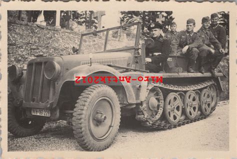 Foto Wk Sonder Kfz Panzermann Am Steuer Halbkette Postimages