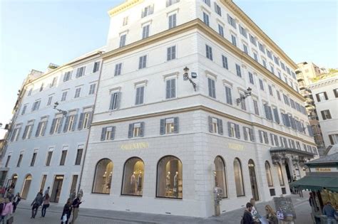 Roma In Piazza Di Spagna Apre La Boutique Valentino Pi Grande Del