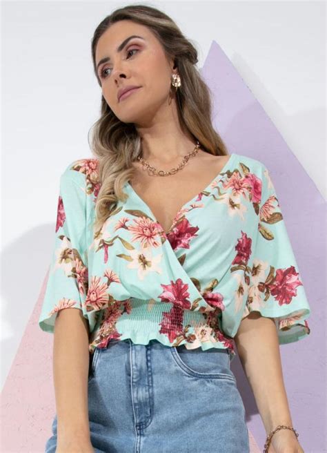 Blusa Soltinha Folhas Bord Transpassada Quintess