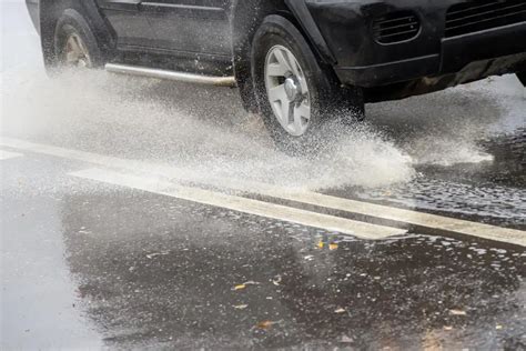 Dicas Fundamentais Para Dirigir Na Chuva Sem Riscos