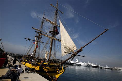 Pirates' show aboard corsair ship in Athens - PaulaTrendSets