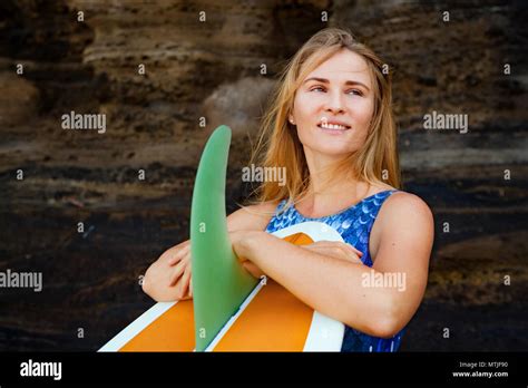 Beautiful Surfer Girl Bikini Surfboard Stockfotos Und Bilder Kaufen Alamy
