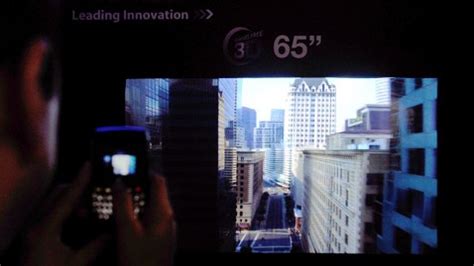 CES: Toshiba Touts 3-D TV Without the Glasses - ABC News