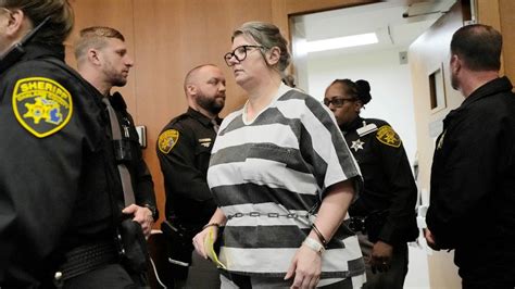 Oxford High School Shooters Mom Jennifer Crumbley Wants Conviction