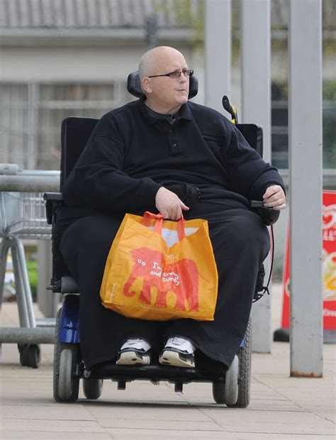 Former Worlds Fattest Man Paul Mason Lands Back In Uk To Get Life Back On Track Mirror Online