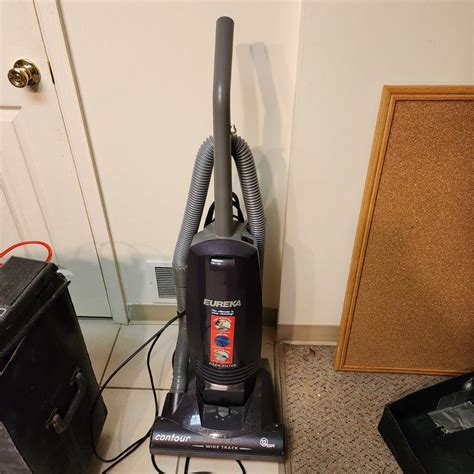 Eureka Vacuum Cleaner with HEPA filter Tested | EstateSales.org