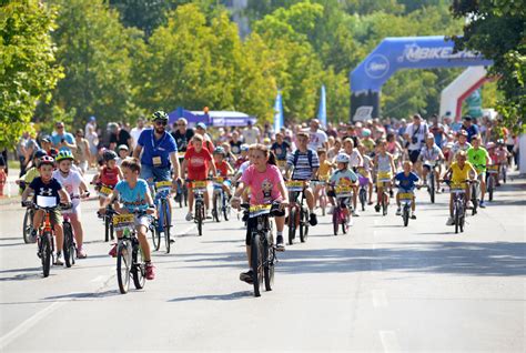 Nekoliko hiljada biciklista uživalo u vožnji tuzlanskim ulicama Tuzla