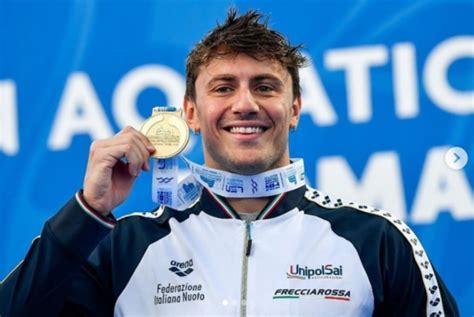 Europei Di Nuoto Doppietta Per L Italia Martinenghi Oro Cerasuolo