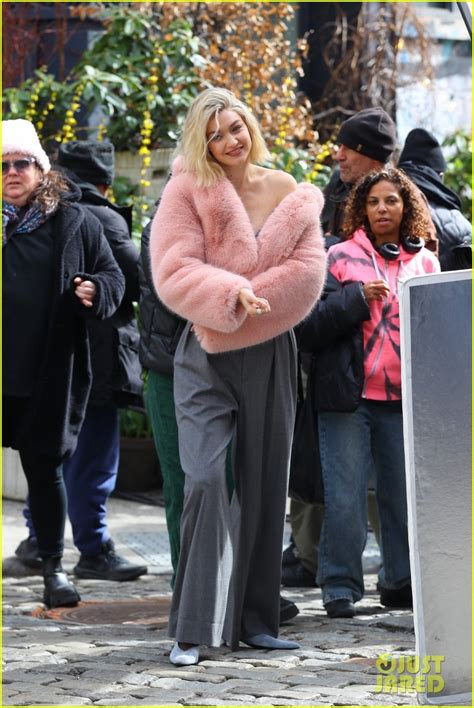 Photo Gigi Hadid Poses On Taxi Maybelline Commercial In Nyc Photo