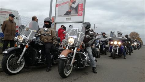 Les motards manceaux rendent hommage à Johnny Hallyday France Bleu