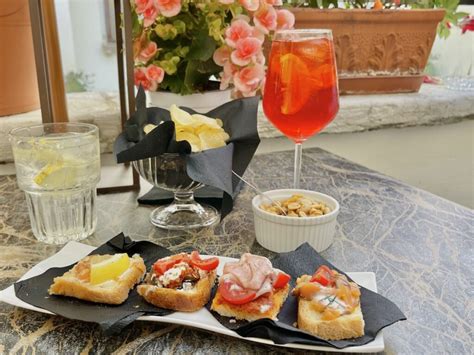 The Perfect Aperol Spritz Recipe - Food Travelist