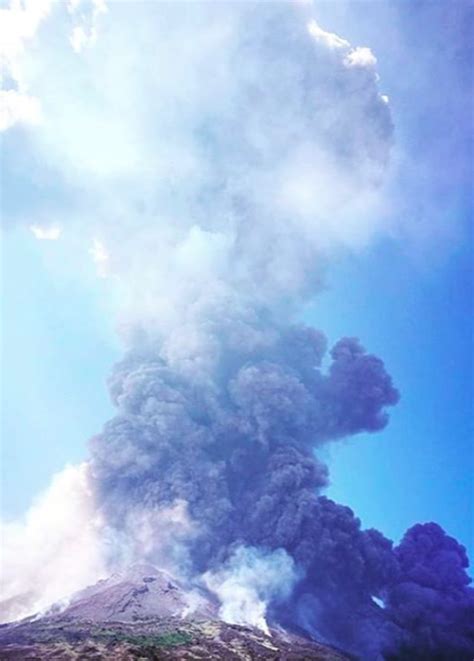 Notte Di Paura A Stromboli Due Nuove Esplosioni L Attivit Del