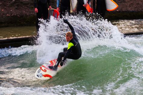 Eisbachwelle De Eisbach M Nchen River Surfing Alles Ber Surfer