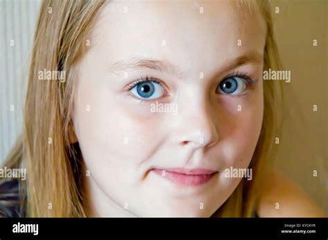 Foto De Linda Chica Con Grandes Ojos Azules Fotograf A De Stock Alamy