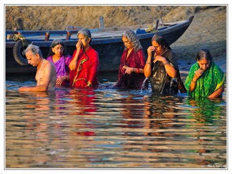 Hindu ritual bathing in the Ganges River in Varanasi, Indi… | Flickr