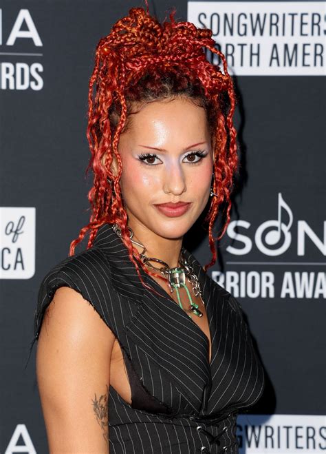 CelebMafia - Celebrity Style, Fashion, Clothes, Outfits, Photos, Videos