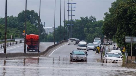 Thousands Evacuated As Floods Hit Malaysia News Post Online Media