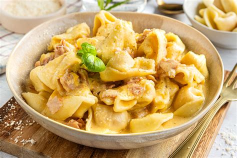 Tortellini in Schinken Sahne Soße Rezept