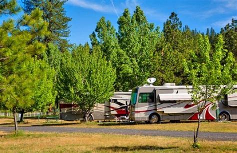 Yosemite Lakes RV Resort Campground - Groveland | Authentik USA