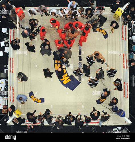 Boxing ring aerial hi-res stock photography and images - Alamy