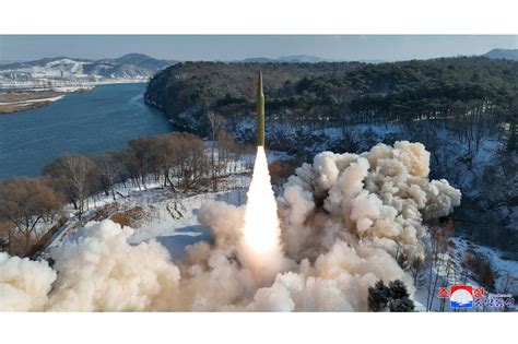 Corea Prueba Un Misil Bal Stico Hipers Nico De Mediano Y Largo Alcance