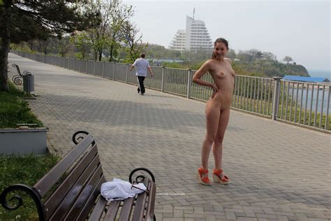 Smiling Russian Girl Walks Naked At Public Park Russian Sexy Girls