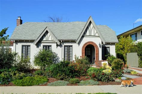 How to Design a Front Yard Garden with EPIC Curb Appeal