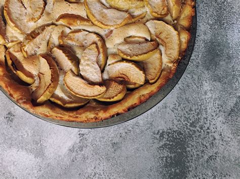 Plate with apple pie on table · Free Stock Photo