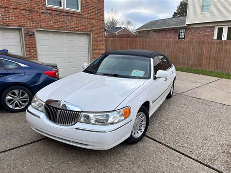 Lincoln Town Car for sale in Louisville, Kentucky | Facebook Marketplace