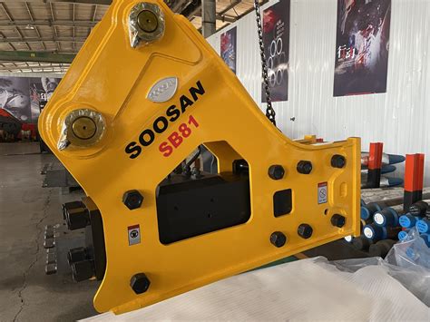 Soosan Concrete Rock Stone Hydraulic Breaker Sb81 Side Type For Excavator Heavy Equipment