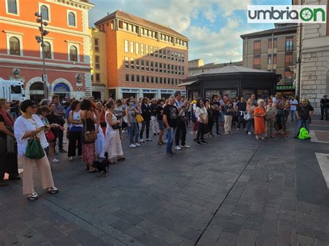 Fronte Del Dissenso In Piazza A Terni Per Dire No Al Green Pass