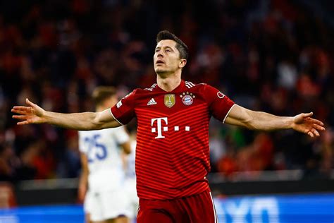 Lewandowski Krok Od Rekordu Ronaldo Ile Bramek Ma Lewandowski W 2021