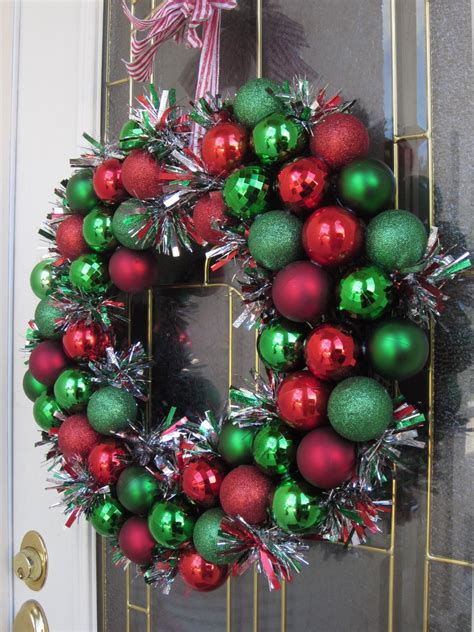 Décoration Noël de porte d entrée 20 idées de déco de porte pour Noël