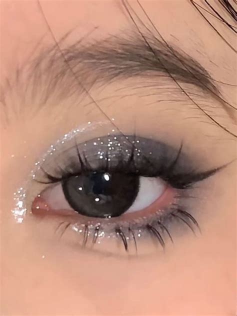 Glitter Eyeshadow Looks To Sparkle This Holiday Season Eye Makeup