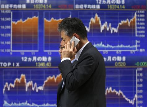 寄り付きの日経平均は続伸、金融・景気敏感株が堅調