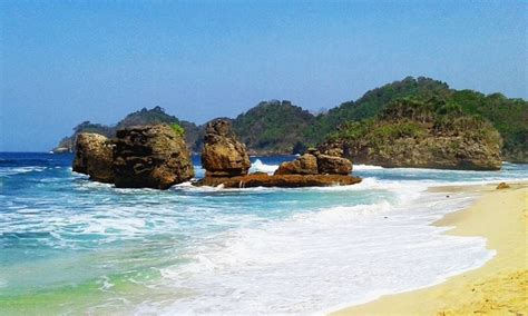 Pantai Kondang Merak Pantai Terindah Di Malang Cocok Untuk Bersantai