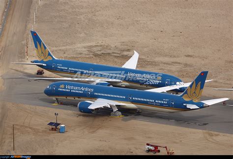 Boeing 787-10 Dreamliner Vietnam Airlines VN-A877 - AirTeamImages.com