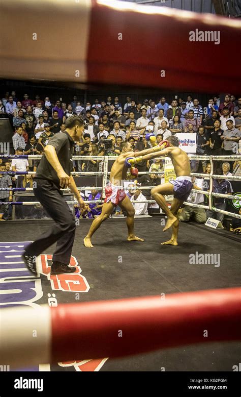 Muay Thai Boxers Fighting Bangkok Thailand Stock Photo Alamy