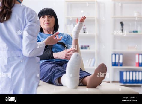 Doctor Examining Old Mature Woman After Incident Stock Photo Alamy