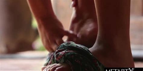 Stunning American Blonde Peels Off Her Yoga Pants To Masturbate Tnaflix