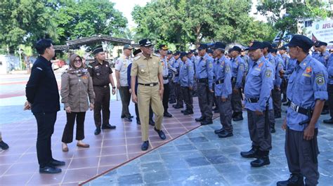 Pj Bupati Takalar Pimpin Apel Akbar Sekaligus Membuka Bimtek Satlinmas