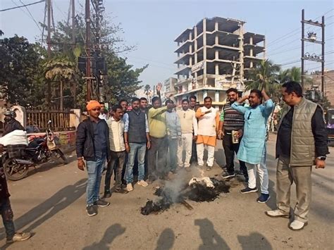 Bjp Workers Burnt The Effigy Of Telangana Cm Bjp Leader Said Insult