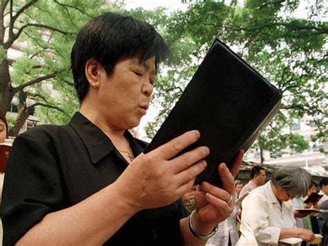 Brave Chinese Christians Still Attend Underground Churches Despite