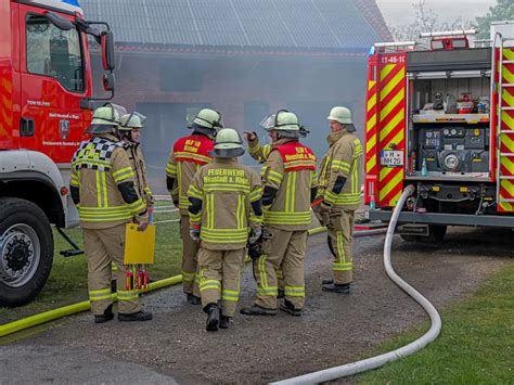 Mittelbrand eskaliert zu Großbrand Mehrere Feuerwehren im Einsatz in