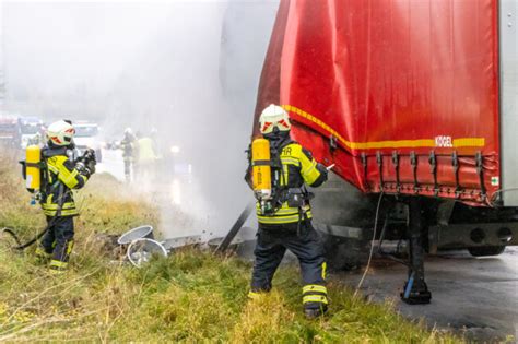 Lkw Anh Nger Brennt Auf A Autobahn Gesperrt Freie Presse Stollberg