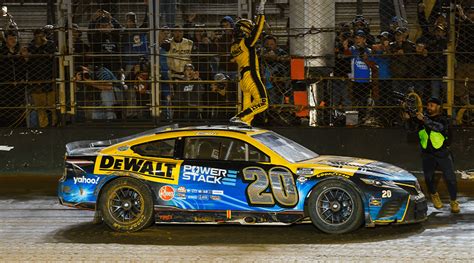 Bell Stays Poised Scores Bristol Dirt Race Win Speed Sport