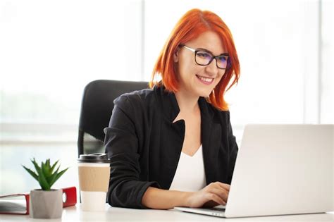 Premium Photo Redhaired Positive Cute Beautiful Business Woman Sit