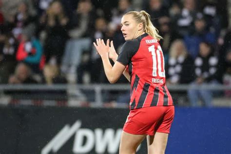 Etwas Ganz Besonderes Eintracht Frauen Fordern Barcelona In Der