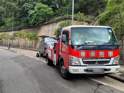 東九龍警打擊車輛違泊 發逾2千張牛肉乾及拖走8車