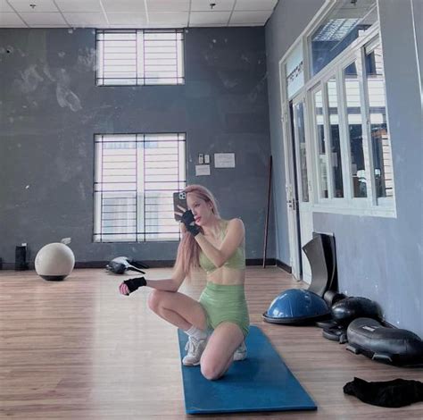 Thiều Bảo Trâm khoe body cực gắt với bikini 2 mảnh độ đỉnh cao làm bao người mê mệt